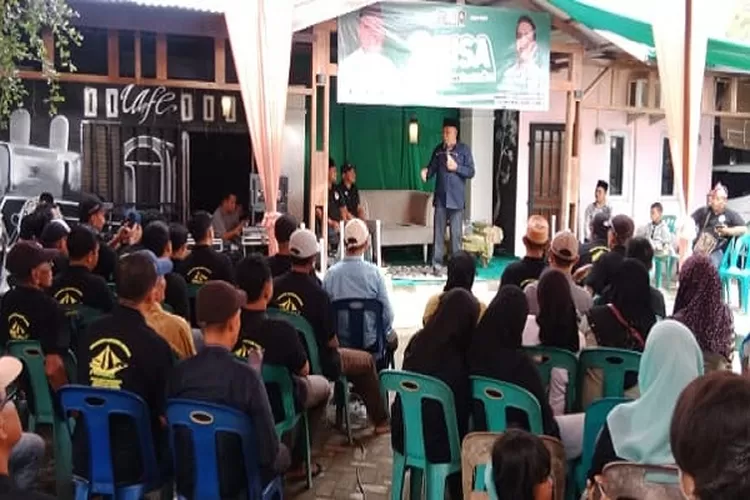 Pasanggan calon bupati Iskandar-Adli Tama bersama kader partai Nasdem  (Realitasonline.id/MA)