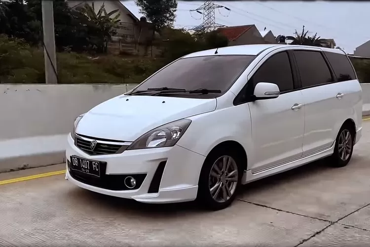 Proton Exora CFE Turbo adalah MPV (Multi-Purpose Vehicle) yang sangat menarik, terutama bagi mereka yang mencari kenyamanan dan performa dalam satu paket. (Tangkapan Layar YouTube Motomobi)