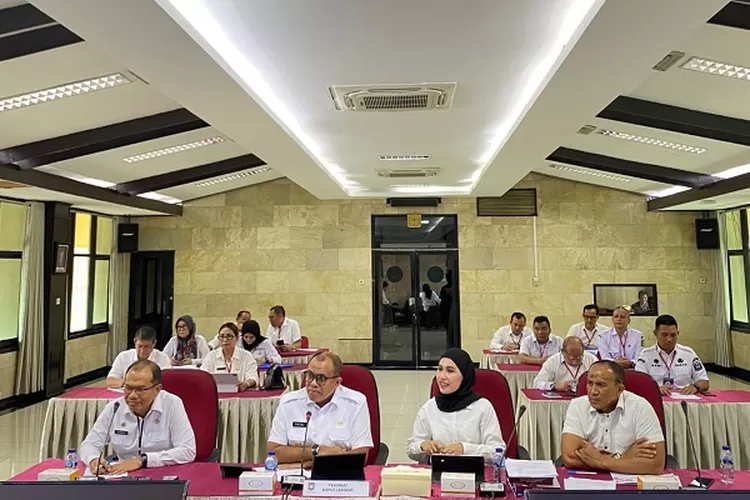 Bupati Langkat Faisal Hasrimy didampingi Sekretaris Daerah Amril serta tim evaluasi Kabupaten Langkat, mengikuti evaluasi kinerja penjabat kepala daerah (Realitasonline.id/AA)