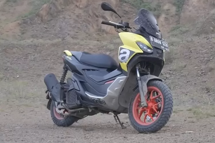 Aprilia SR GT 200 adalah skuter premium yang menawarkan perpaduan antara gaya sporty khas Eropa dan performa tangguh. (Tangkapan Layar YouTube Otomotif TV)