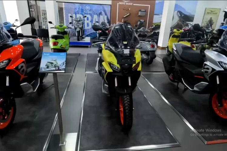  Aprilia SR GT 200 adalah salah satu skutik premium dari merek Italia yang didesain untuk memberikan pengalaman berkendara yang nyaman di berbagai medan (Tangkapan Layar YouTube Akang Alva)