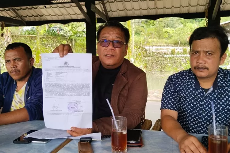 Ketua Tim Kuasa Hukum JTP-Dens ,Lambas Pasaribu memberikan keterangan kepada wartawan (Realitasonline.id/Dok)