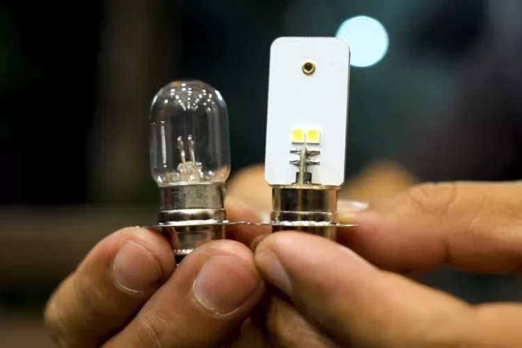 Dalam adu terang antara lampu Philips dan kompetitornya (Tangkapan Layar YouTube Otomotif TV)