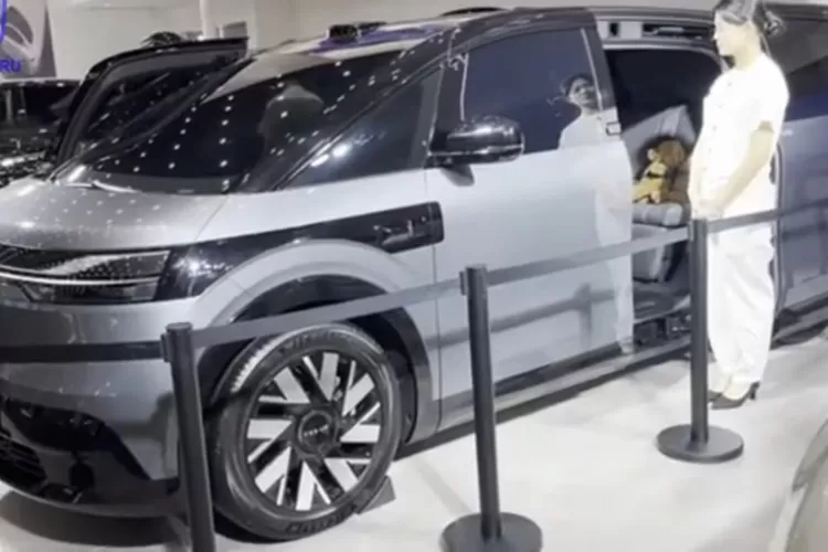 Mobil yang lebih mewah dan canggih dari Toyota Alphard tetapi harganya lebih murah dari BYD M6 menjadi topik yang menarik