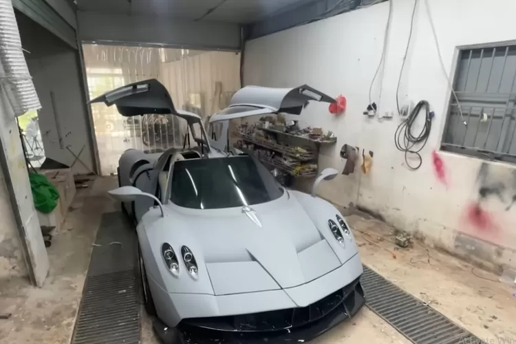 Pagani dikenal sebagai salah satu produsen supercar paling eksklusif di dunia, dengan setiap mobil yang mereka produksi merupakan mahakarya teknik, seni, dan inovasi.