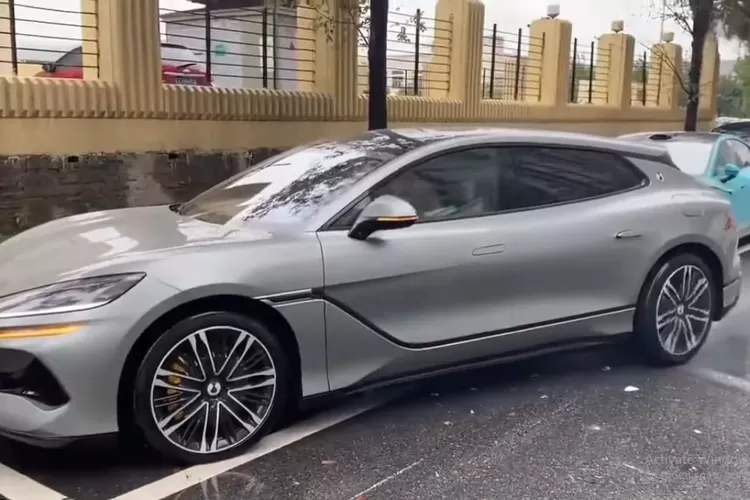 Mobil tenaga listrik dari China