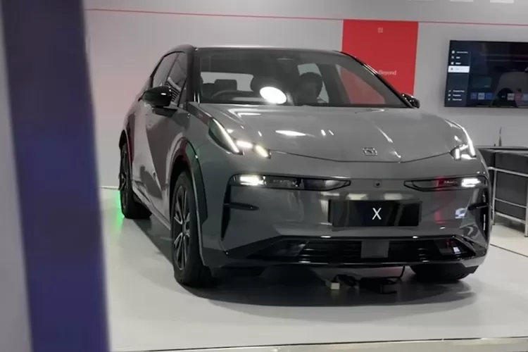 Zeekr X 2024 adalah crossover listrik inovatif yang mewujudkan desain modern dan teknologi canggih.