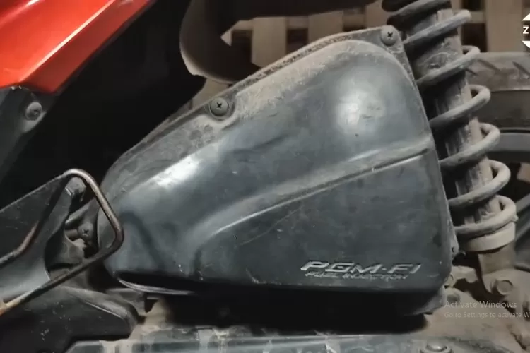 cara membersihkan filter udara pada Honda Beat