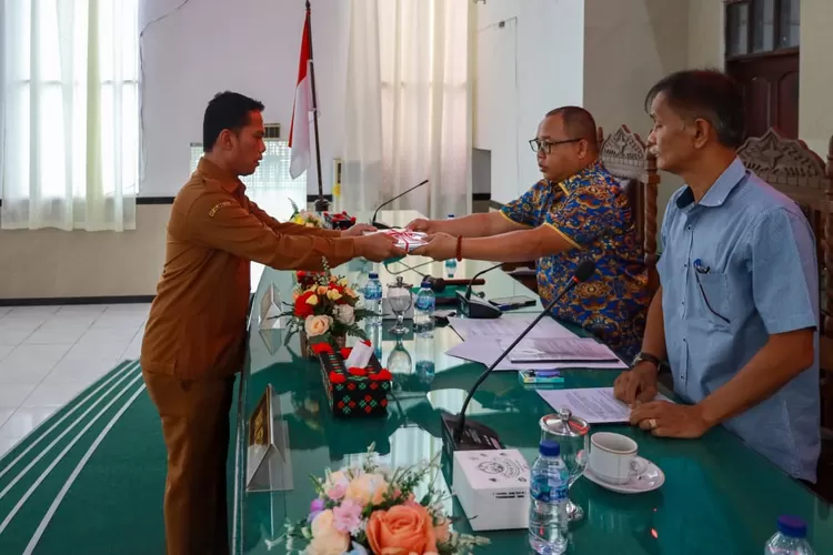 Sekda sampaikan Nota Pengantar Wali Kota Terhadap Ranperda RPJPD  (Realitasonline.id/RH)