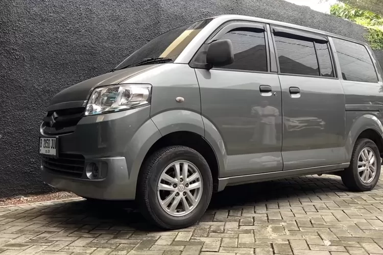 Modifikasi interior Suzuki APV menjadi bergaya Toyota Alphard (Tangkapan Layar YouTube Ridwan Hanif)