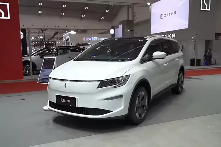 MPV 7 seater dengan harga sekitar Rp 400 juta menawarkan keunggulan lebih besar dan lebih irit dibandingkan Toyota Innova. (Tangkapan Layar YouTube Carmudi Indonesia)
