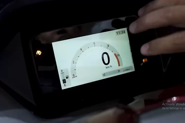 Honda PCX 160 2025 dengan fitur Honda RoadSync membawa teknologi komunikasi pintar ke skutik premium. (Tangkapan Layar YouTube Otomotif TV)