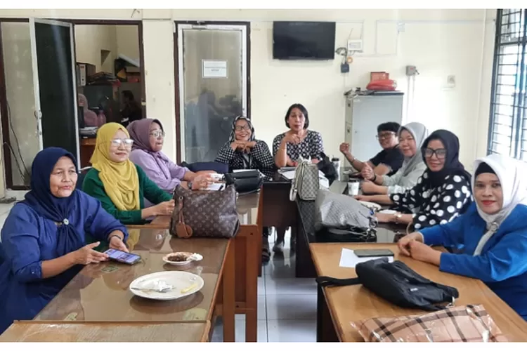 Panitia Hari Ibu IKWI Sumut saat rapat persiapan pelaksanaan berbagai perlombaan yang akan dilaksanakan 19 Desember 2024 (Realitasonline.id/Dok)