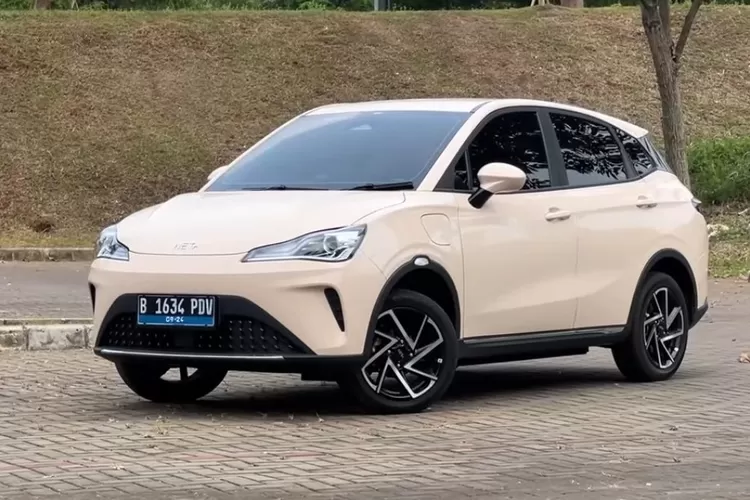 Neta V II adalah mobil listrik perkotaan dari Hozon Auto, produsen otomotif asal China (Tangkapan Layar YouTube AutonetMagz)