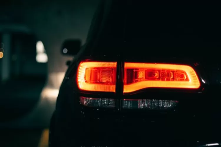 Perawatan Lampu Mobil (Realitasonline.id/ Canva)