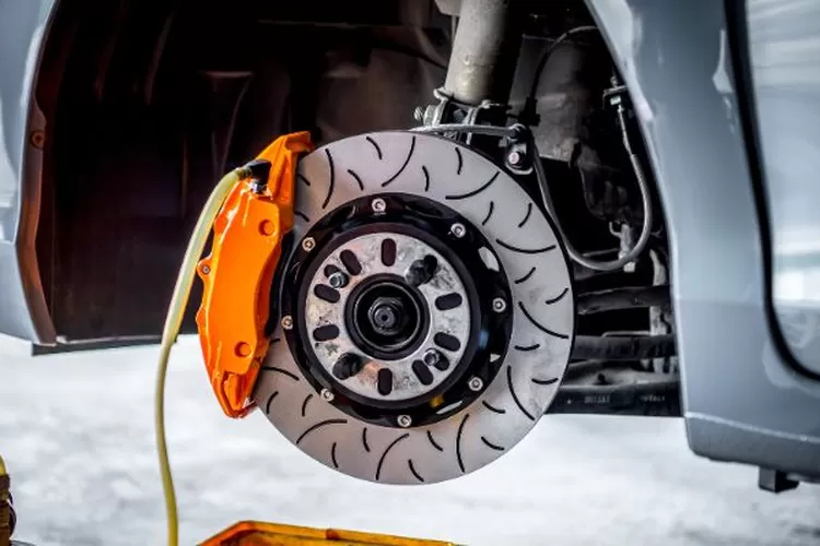 Merawat Suspensi Mobil (Realitasonline.id/ Canva)