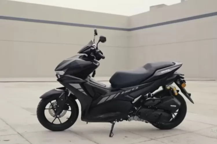 amaha Aerox 2025 akan segera dirilis dengan pembaruan besar yang membuatnya semakin menarik bagi penggemar skutik sporty. (Tangkapan Layar YouTube Yunuro Project)