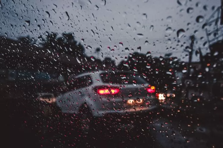 Perawatan Kendaraan Saat Musim Hujan (Realitasonline.id/ Canva)