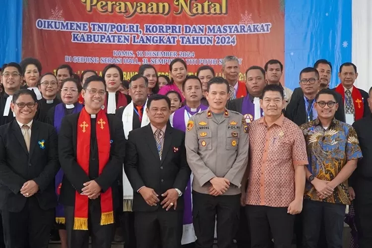 Asisten Administrasi Umum Musti,  menghadiri Perayaan Natal Oikumene TNI/Polri/Korpri dan Masyarakat Kabupaten Langkat  (Realitasonline.id/AA)