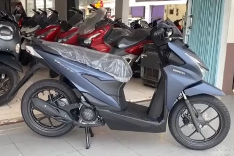 Honda BeAT Deluxe Smart Key 2025 adalah versi terbaru dari skuter matik populer Honda yang kini hadir dengan fitur modern dan teknologi canggih (Tangkapan Layar YouTube  RPMSuper)