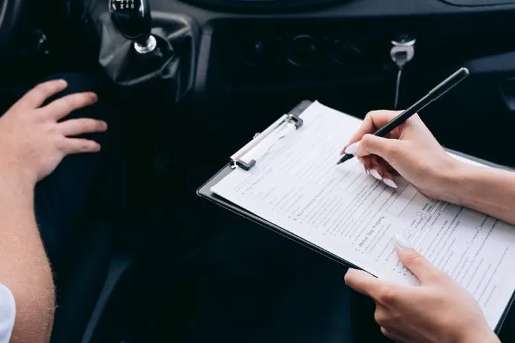 Perawatan Mobil Matic dan Manual (Realitasonline.id/ Canva)