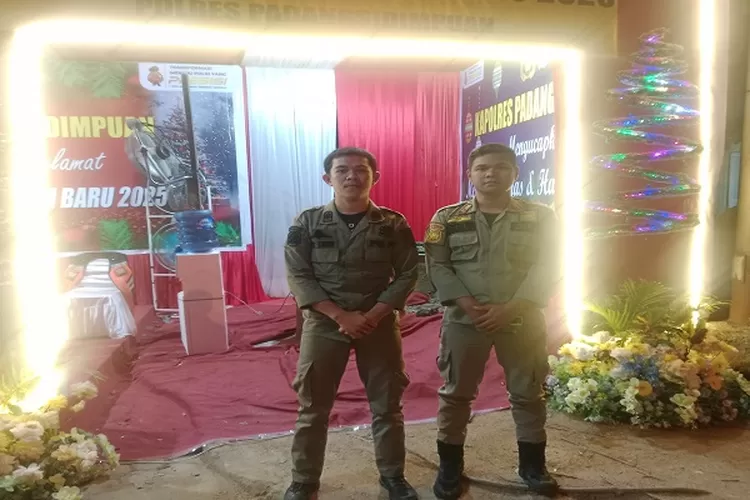 Personil Satpol PP Kota Padangsidimpuan, saat melakukan pengamanan di pos Lilin Toba 2024  (Realitasonline.id/Riswandy)