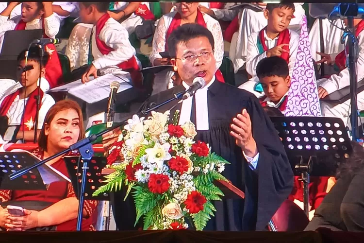 Pdt. Viktor Tinambunan, Ephorus HKBP sekaligus Ketua PGI Wilayah Sumut, dipercaya menjadi pengkhotbah dalam perayaan tersebut.