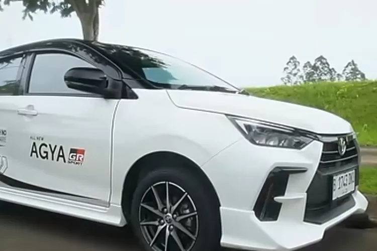 Suzuki Grand Vitara  (Tangkapan Layar YouTube FUSE BOX)