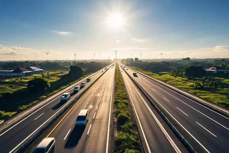tips aman berkendara di jalan tol saat libur Nataru