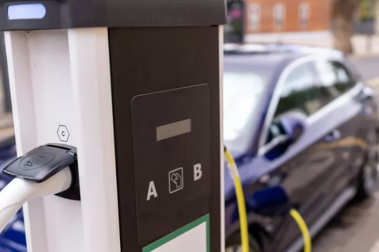 Mobil Listrik (Realitasonline.id/ Canva)