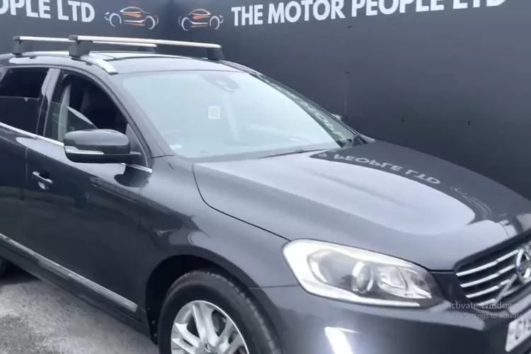 Volvo XC60 2.4 D5 SE Lux Nav Geartronic AWD Euro 5 (Tangkapan Layar YouTube  The Motor People)