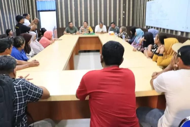 Polres Labuhanbatu menyerahkan anak dibawah umur yang terlibat geng motor kepada orangtua berlangsung di Ruang Gelar Sat Reskrim Polres Labuhanbatu, disaksikan perwakilan Dinas Pendidikan Provinsi Sumatera Utara dan UPT Kabupaten Labuhanbatu