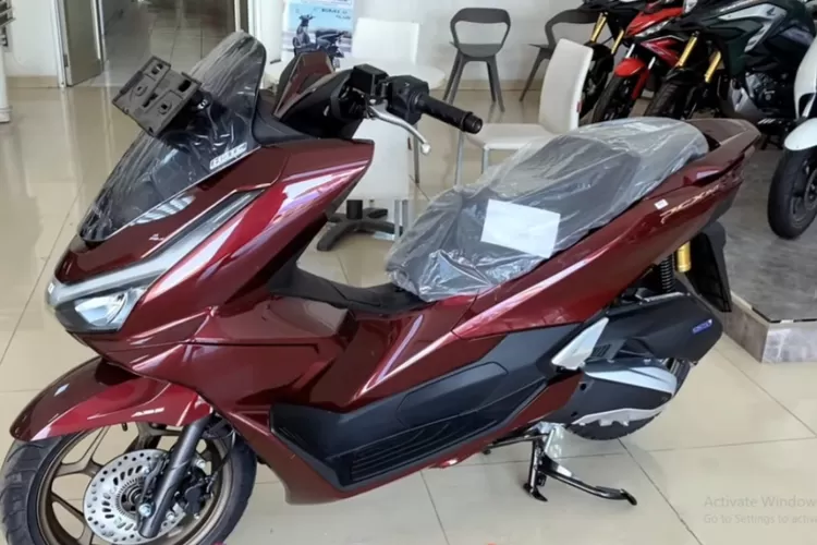Honda PCX 160 ABS dengan fitur RoadSync memang menjadi daya tarik di pasar skutik premium. (Tangkapan Layar YouTube Kang Mas Bro)