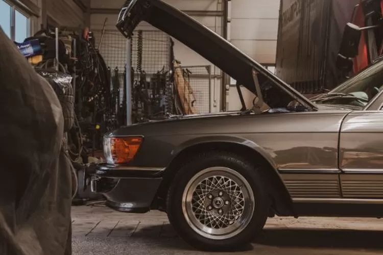 Kesalahan dalam merawat mobil (Realitasonline.id/ Canva)