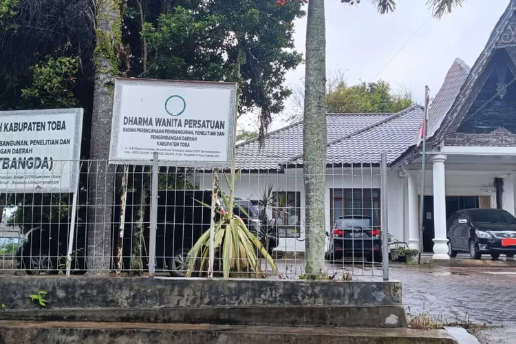 Kantor Bappelitbangda Kabupaten Toba (Realitasonline.id/MS)