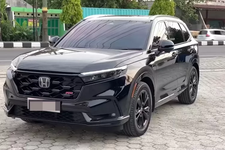 Honda CR-V Hybrid 2024 seharga Rp800 juta tentu memancing pertanyaan apakah mobil ini sepadan dengan harganya. (Tangkapan Layar YouTube Ridwan Hanif)