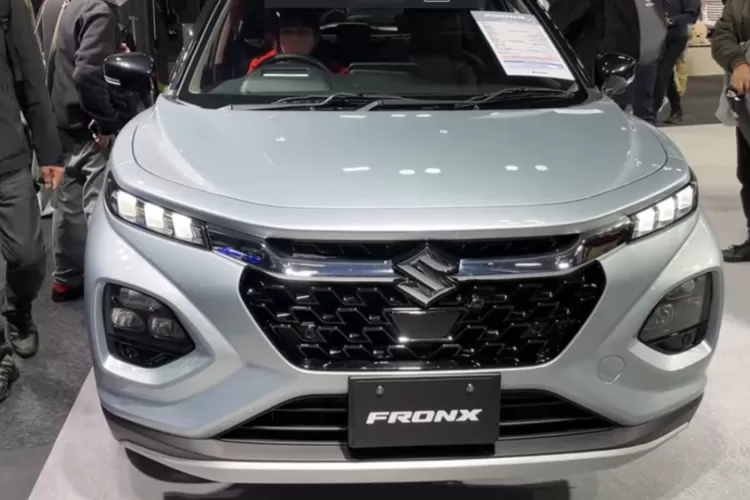 Suzuki Fronx 2025 adalah SUV kompak terbaru yang dipersiapkan untuk pasar Indonesia pada pertengahan tahun 2025. (Tangkapan Layar YouTube AutonetMagz)