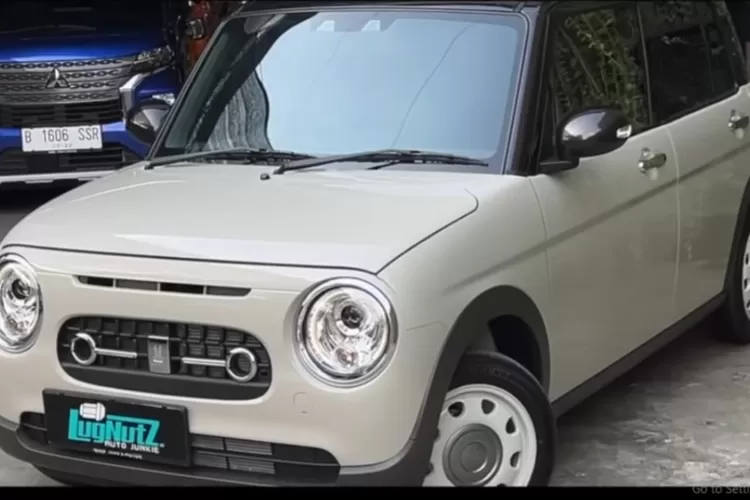 Suzuki Alto Lapin LC adalah kei car yang dipasarkan di Jepang dengan desain retro yang unik dan interior yang lapang, menjadikannya menarik bagi banyak kalangan, termasuk wanita. (Tangkapan Layar YouTube LugNutz Auto Junkie)