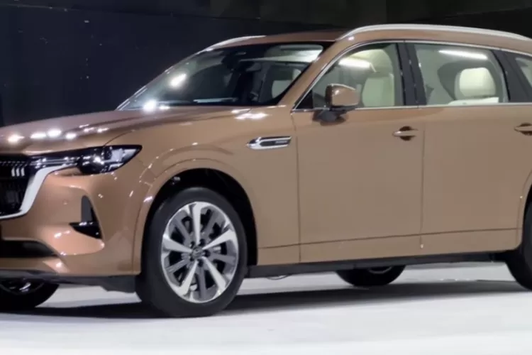 Mazda CX 80 adalah SUV tiga baris berukuran sedang yang memadukan performa dengan efisiensi melalui sistem kendaraan listrik hibrida plug-in (PHEV). (Tangkapan Layar YouTube AutonetMagz)