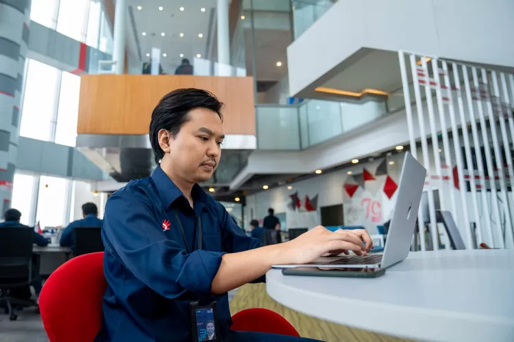 Seluruh karyawan Telkom tandatangani pakta integritas sebagai upaya ciptakan lingkungan kerja transparan, akuntabel dan beretika.