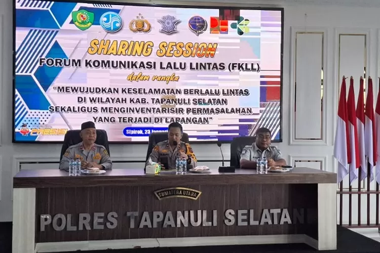 Polres Tapsel menggelar kegiatan Sharing Session Forum Komunikasi Lalu Lintas di aula Mapolres Tapsel Desa Kilang Papan  (Realitasonline.id/Riswandy)