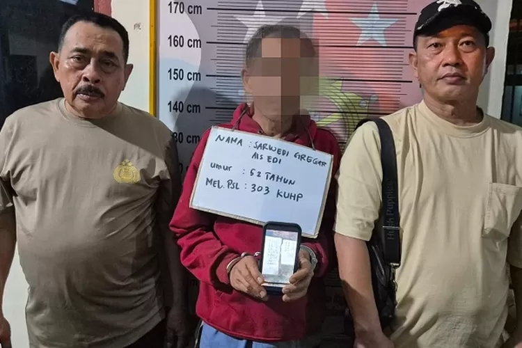 Pelaku judi togel yang diamankan personil Polsek Batangtoru, Polres Tapsel, ( Realitasonline.id/Riswandy)