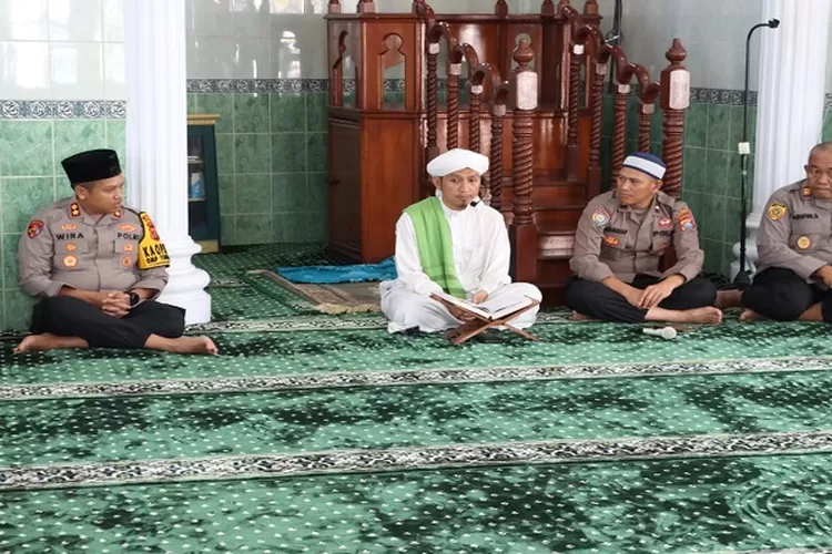 Personil Polres Padangsidimpuan saat mengikuti Binrohtal di Mapolres Padangsidimpuan  (Realitasonline.id/Riswandy)