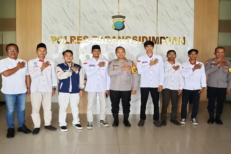 Kapolres Padangsidimpuan, AKBP Dr. Wira Prayatna, menerima kunjungan silaturahmi dan audiensi dari PD KAMMI Padangsidimpuan-Tapsel  (Realitasonline.id/Riswandy)
