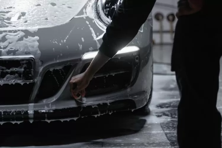 Merawat Bumper Mobil (Realitasonline.id/ Canva)