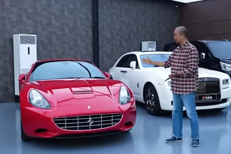 Ferrari pertama yang menggunakan sistem penggerak all-wheel drive (AWD) dan dijual secara massal adalah Ferrari FF, yang diperkenalkan pada tahun 2011. (Tangkapan Layar YouTube Fitra Eri)