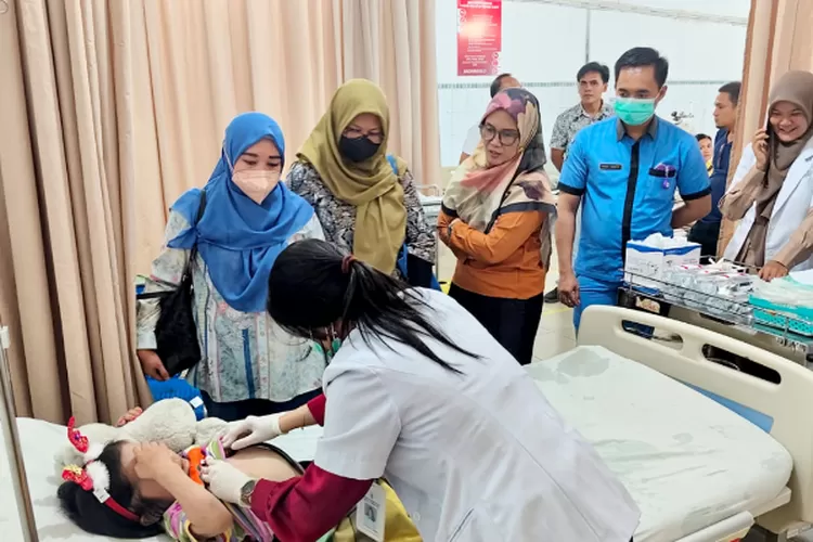 Pj GubernurSumut Agus Fatoni bentuk tim khusus menangani kasus anak korban kekerasan di Nias Selatan, Sumut. Tim khusus yang terdiri dari dinas dan instansi terkait ini bertugas mengidentifikasi, menginvestigasi dan menangani kasus kekerasan pada anak tersebut.