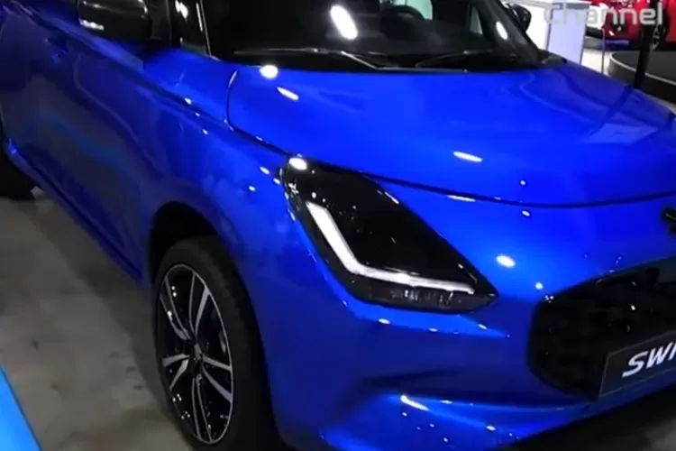 Suzuki Swift 2025 hadir sebagai mobil mini modern yang menawarkan desain segar, performa efisien, dan fitur canggih. (Tangkapan Layar YouTube HanifKhairul140 TV)