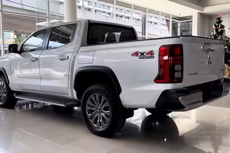 Mitsubishi Triton GLS Extra-Plus 2025 hadir dengan berbagai peningkatan pada desain interior dan eksterior (Tangkapan Layar YouTube Car Focus TV)