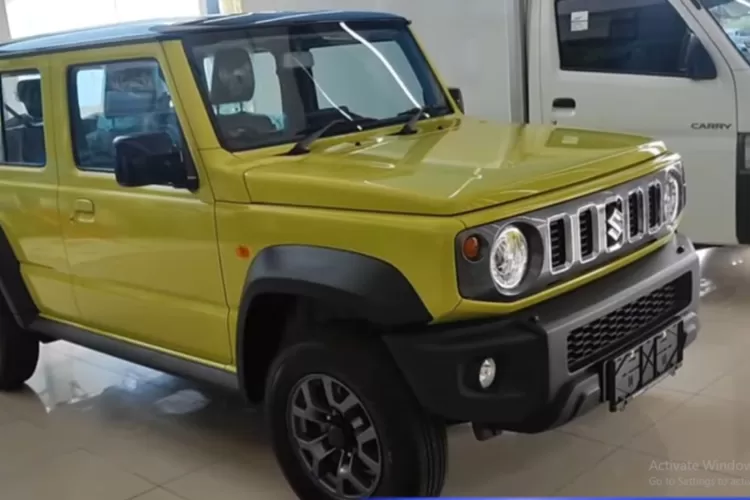 Suzuki Jimny 5-Door memiliki panjang tambahan sekitar 34 cm dibandingkan dengan versi 3-Door (Tangkapan Layar YouTube Deva Sudirham)